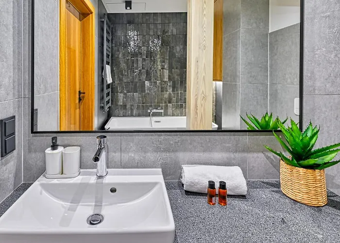 Lola 38 - By Royal Aparts 스클라르스카포렘바